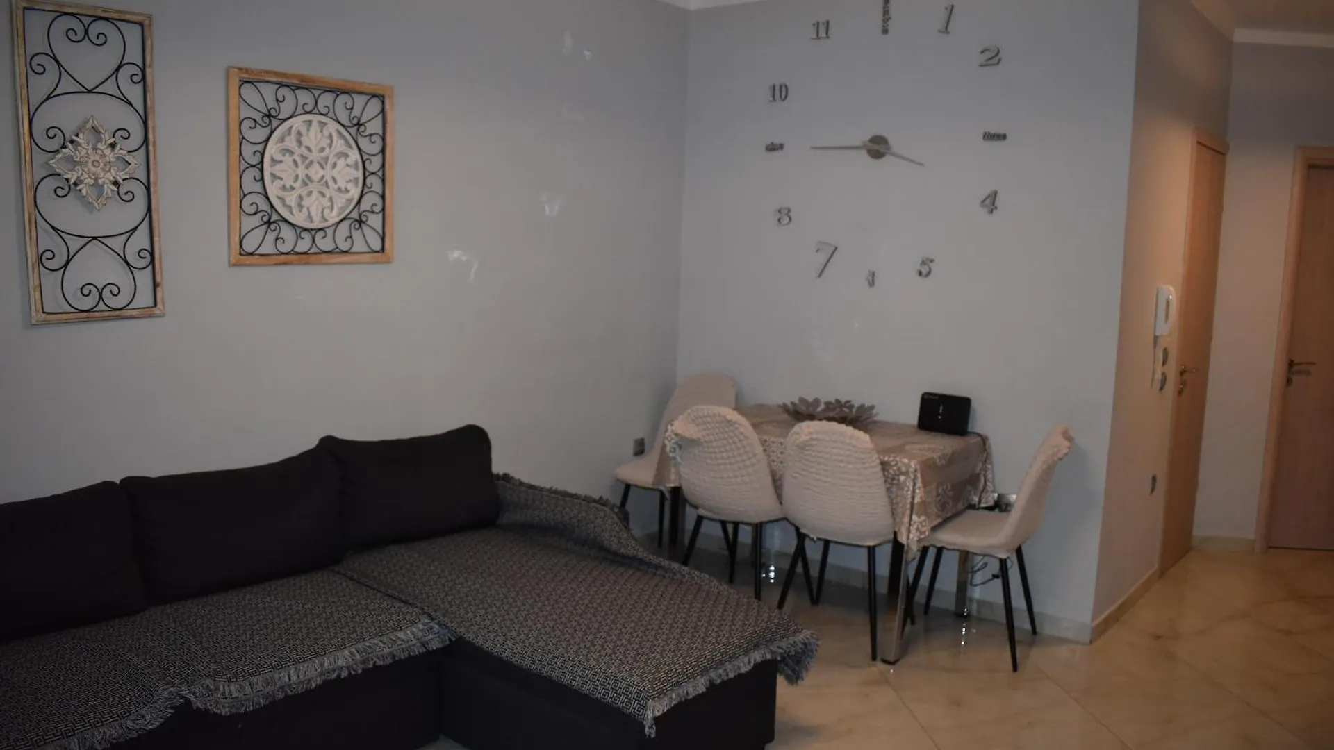 Mavrikios Luxury Apartment Nea Kallikrateia